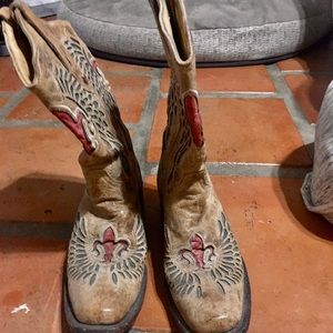 Coral boots size 8 1/2